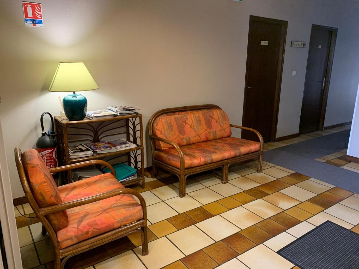 Hotel Du Lion Vesoul Bagian luar foto