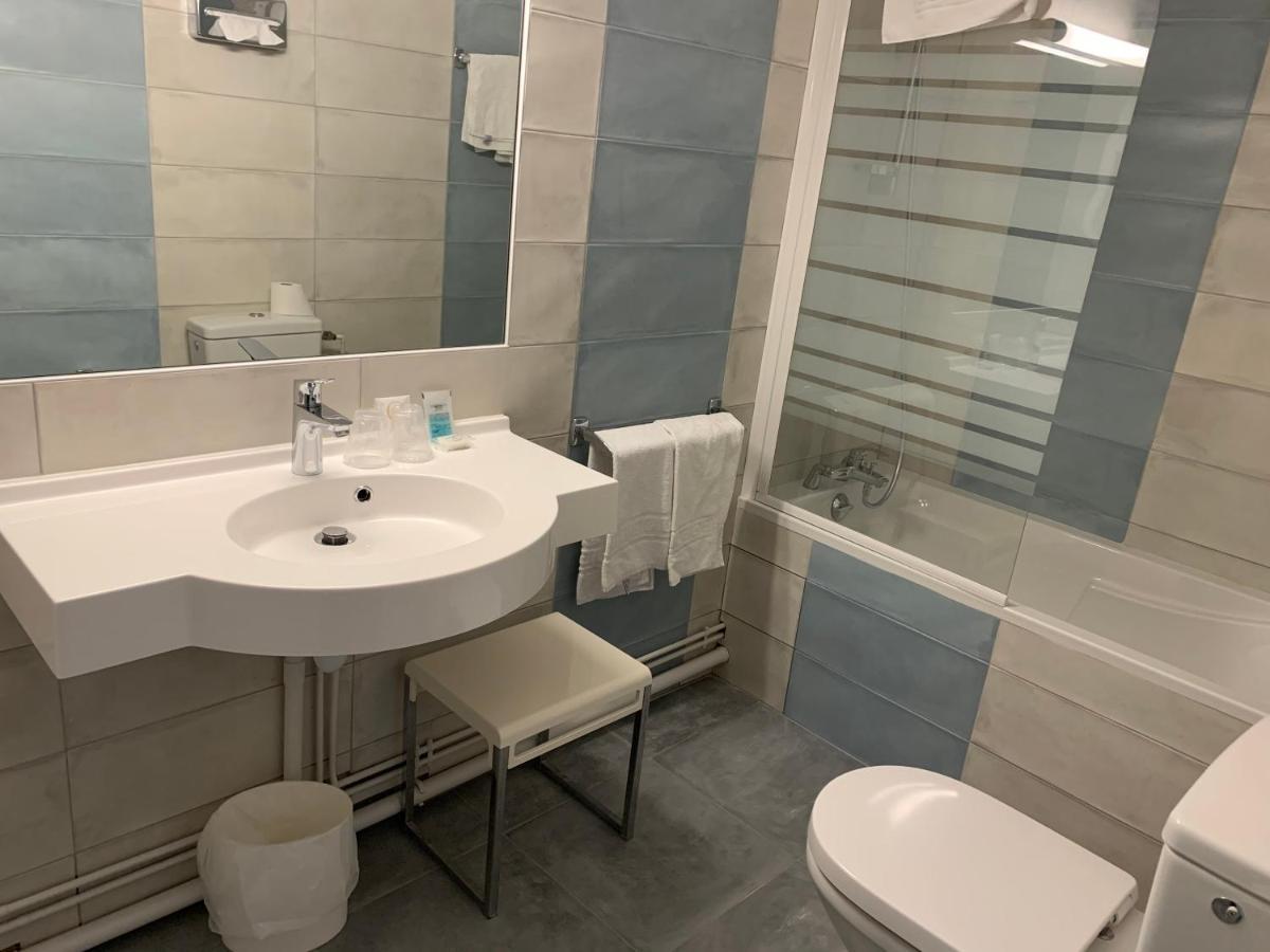 Hotel Du Lion Vesoul Bagian luar foto