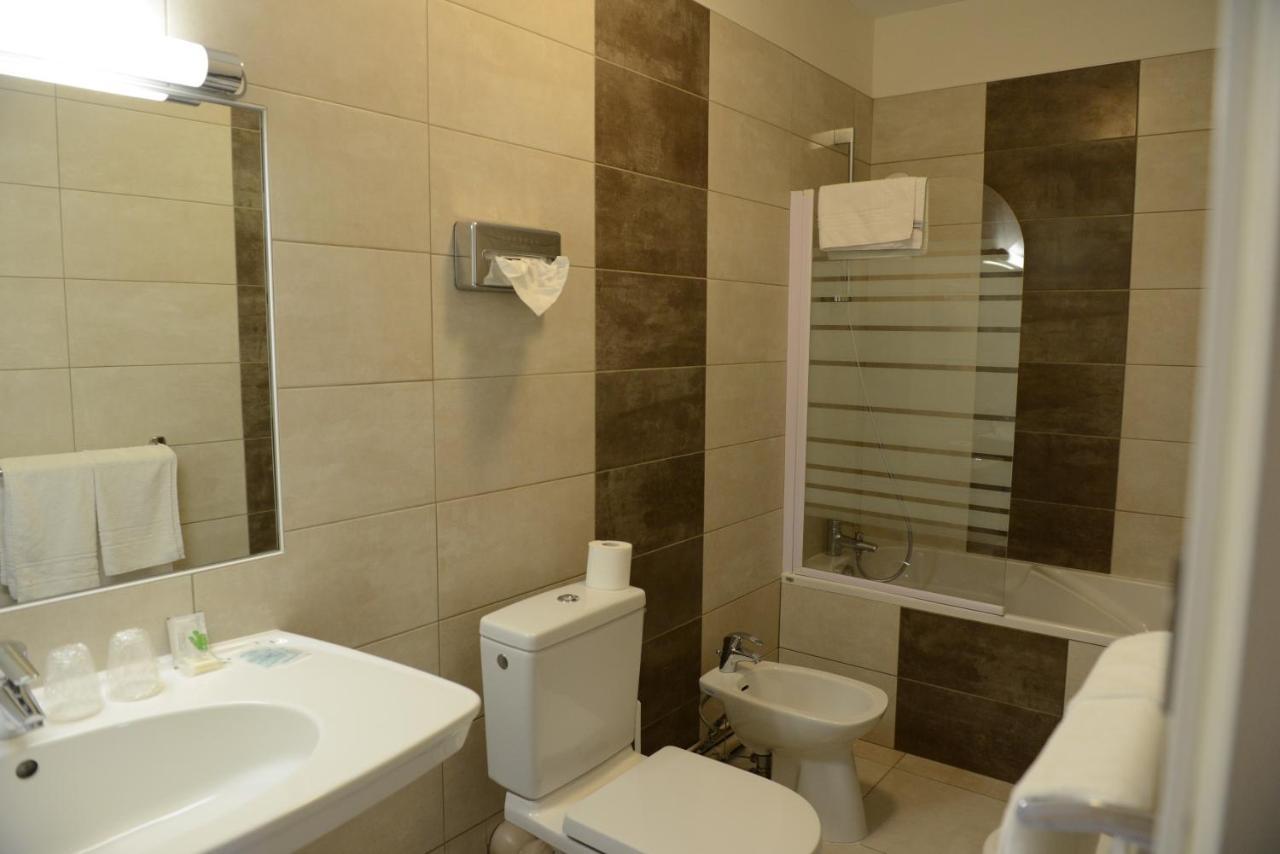 Hotel Du Lion Vesoul Bagian luar foto
